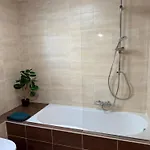 Spacieux Avec Garage Individuel Et Terrasse *