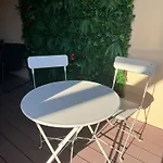 Spacieux Avec Garage Individuel Et Terrasse