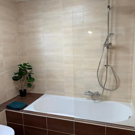 Spacieux Avec Garage Individuel Et Terrasse *