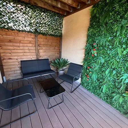 Apartment Spacieux, Garage Et Terrasse