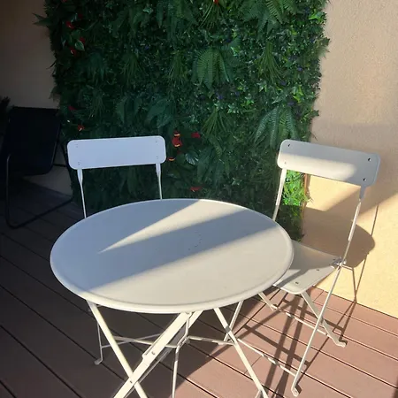 Spacieux Avec Garage Individuel Et Terrasse