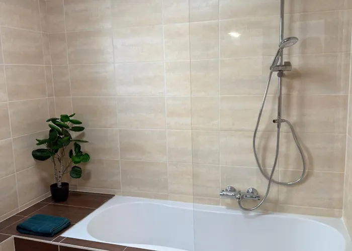 Spacieux Avec Garage Individuel Et Terrasse *