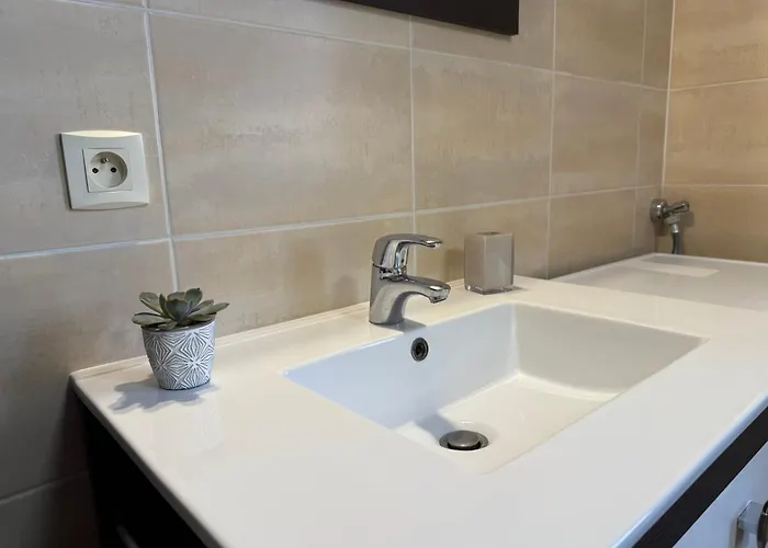 Spacieux Avec Garage Individuel Et Terrasse