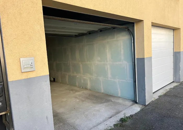 Spacieux Avec Garage Individuel Et Terrasse アパート